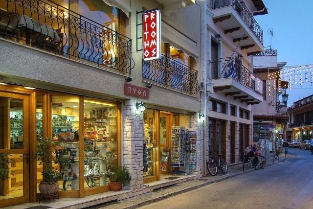 Delphi - Narrow streets with shops, bars and cafes